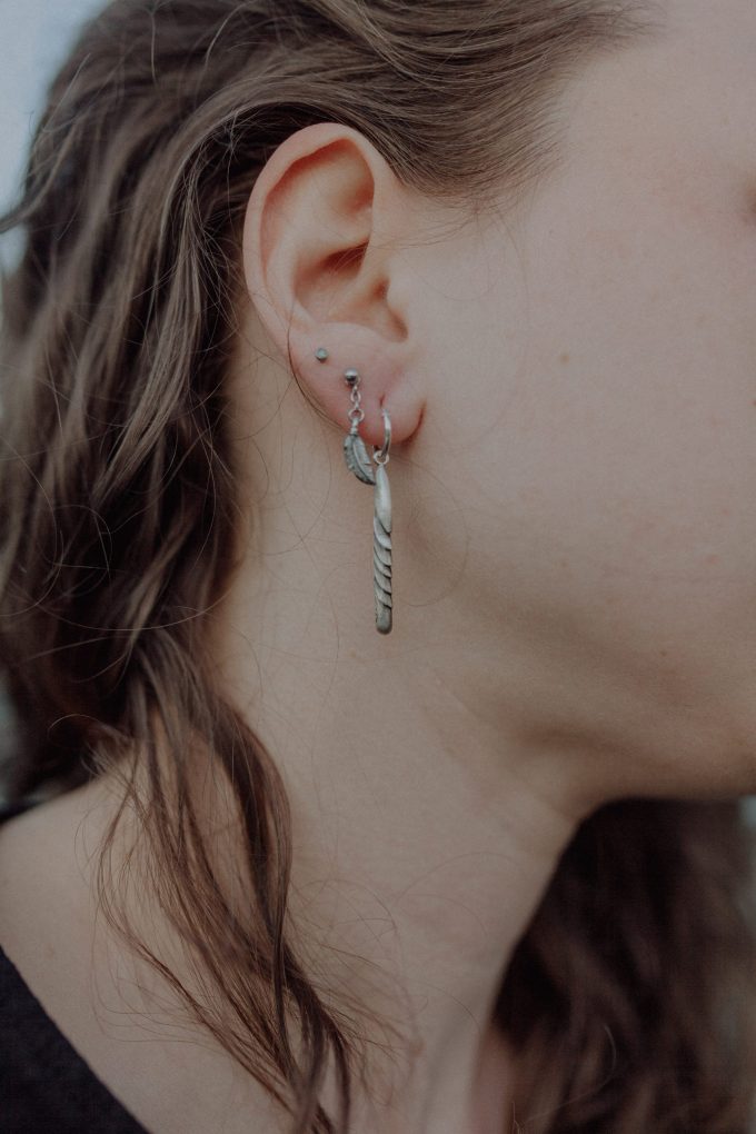 20200411-_MG_9871 organische form ohr charm recyceltes silber handgemacht